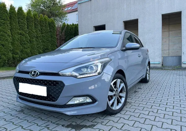 hyundai Hyundai i20 cena 35900 przebieg: 131000, rok produkcji 2015 z Stryków